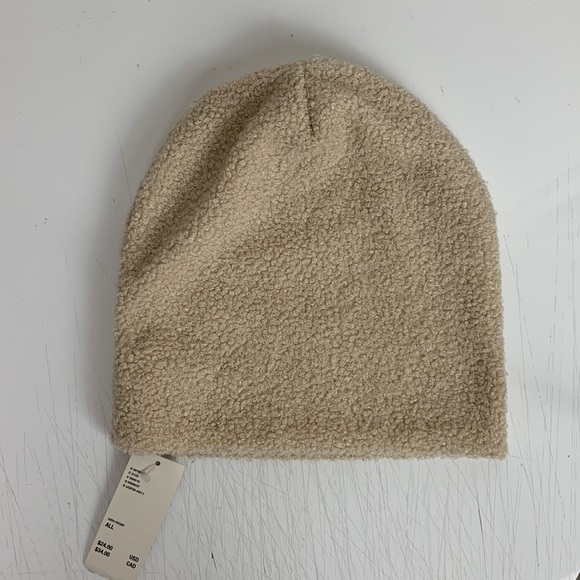 Urban Outfitters Beanie NWT - Picture 1 of 2